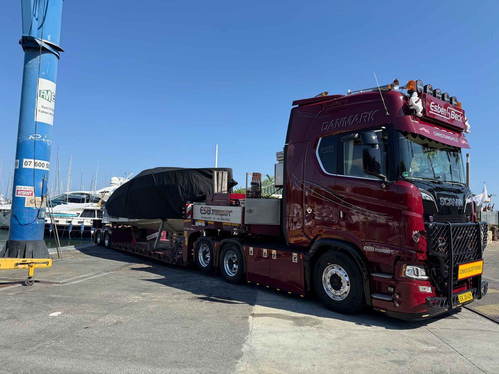 Bådtransport: sådan får du båden sikkert fra a til b